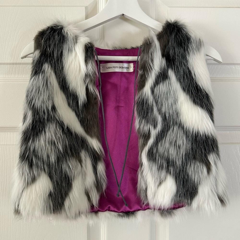 Like New Lisa Foti Designs Kids / Youth Faux Fur Vest with Satin Fuschia Lining